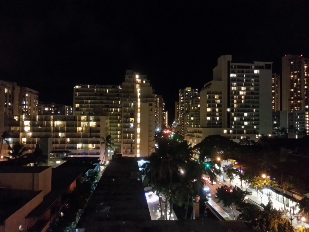 夏威夷旅遊~住Kuhio大道的Suite雖無海景, 也有不錯的夜景